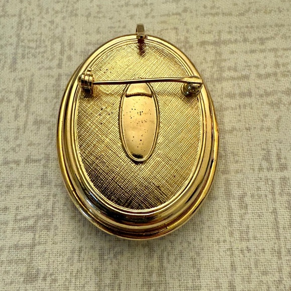 Antique Cameo Locket Pin Brooch/Pendant with Makeup or Perfume Compartment - Picture 2 of 4